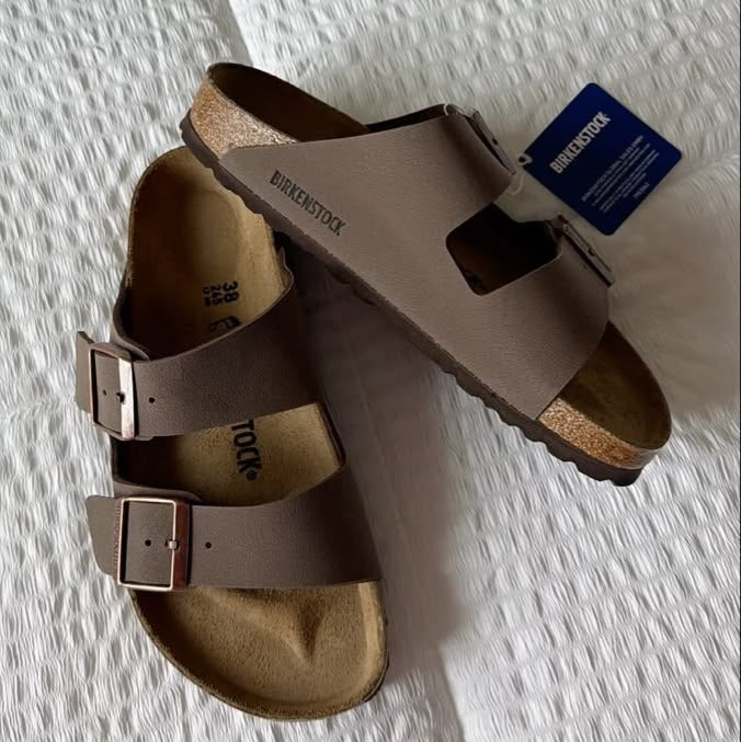 Iconic two-strap adjustability